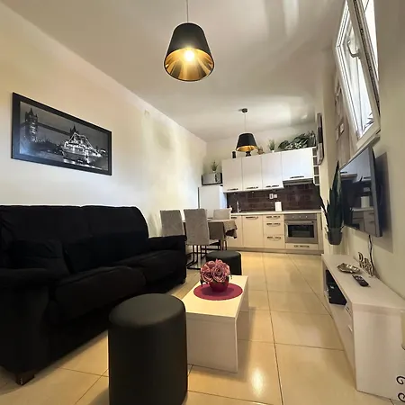 Apartment Deluxe *