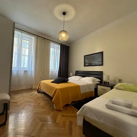 Deluxe Apartment Split